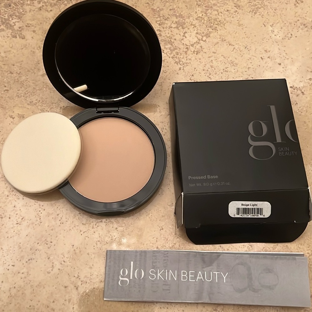 New In Box Glo Skin Beauty Pressed Base Powder Foundation in Beige Light Color